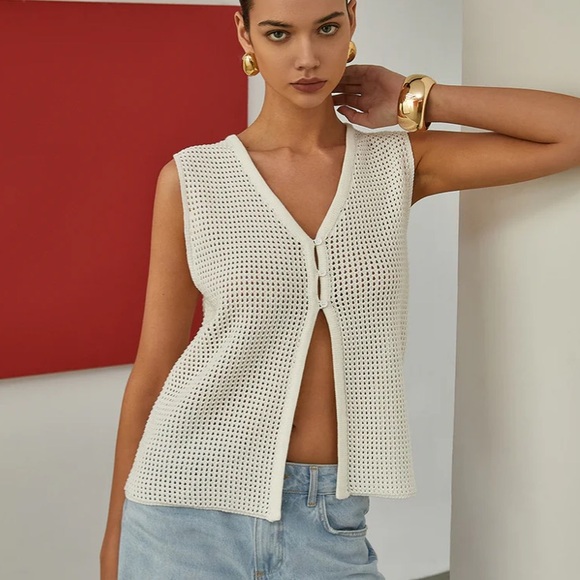 Hollow Sleeveless Knit Cardigan - Picture 1 of 3